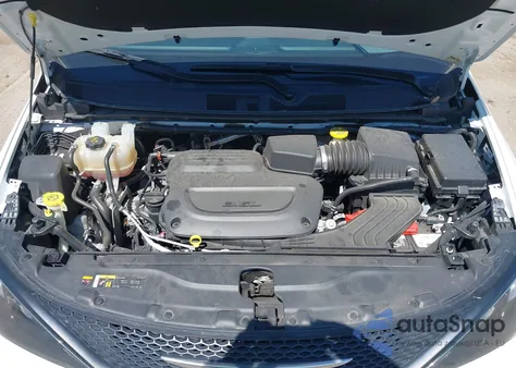 2022 Chrysler Voyager Lx из США, поврежденный, VIN 2C4RC1CG5NR105465